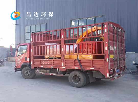 湖北客戶自提大型樹枝粉碎機.jpg