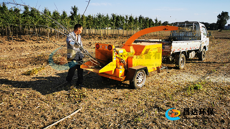 河南昌達(dá)HC-6130型樹(shù)枝粉碎機(jī)新疆客戶(hù)使用現(xiàn)場(chǎng)，樹(shù)枝粉碎機(jī)實(shí)體廠家！