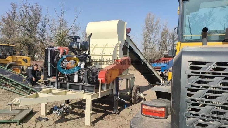 陜西大型移動玉米芯客戶現場2.jpg